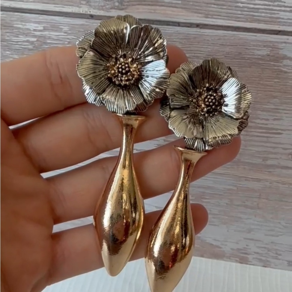 Atelier Two-Tone Floral Gold Earrings - Picture 7 of 7